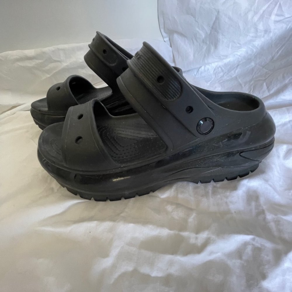 Black Crocs platform chunky slide in or slingbacks